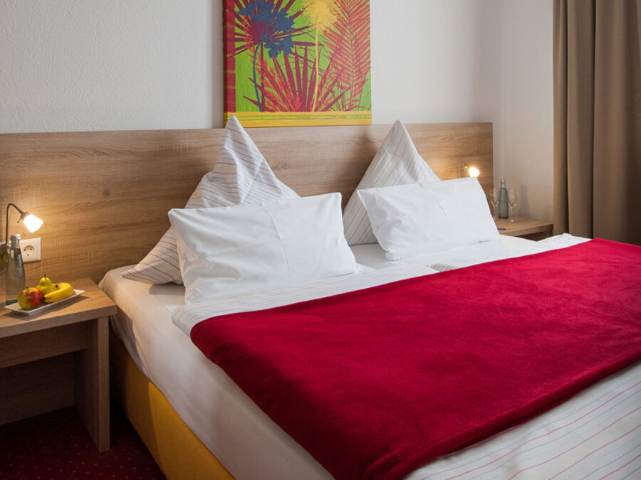 Helles, gemütliches Doppelzimmer im Hotel König
