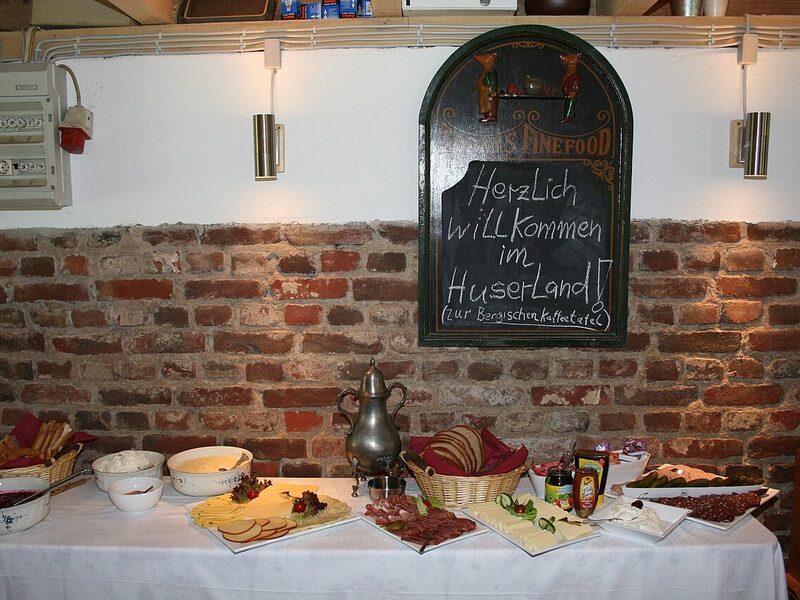 Bergische Kaffeetafel mit Waffeln